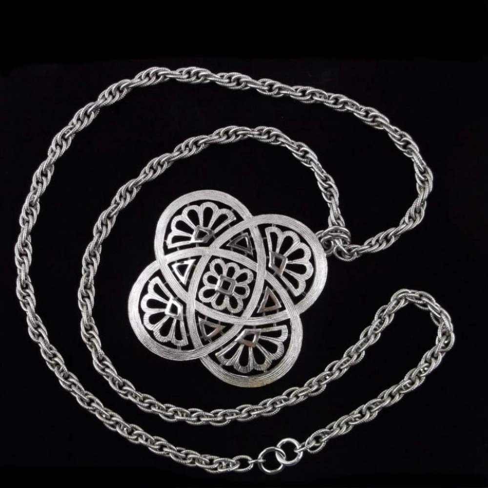 Big Vintage 1960s‎ Crown Trifari Silver Tone Necklace 26"